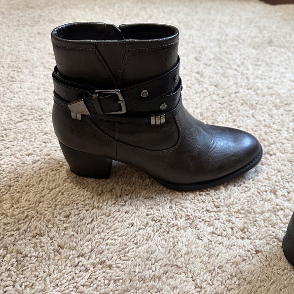 Womens bootie with cute buckle - Picture 6 of 6